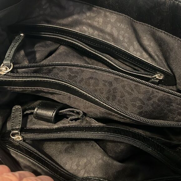 Perlina large black leather handbag 3 inside 1 outside zip pockets EUC - Picture 9 of 17